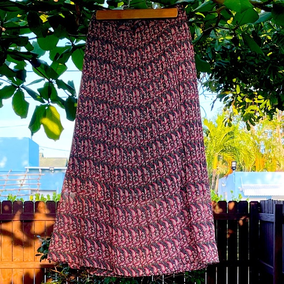 Banana Republic Dresses & Skirts - Banana Republic Pleated Midi Skirt